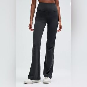 Lulu Lemon Groove Nulu Super-High-Rise Flared Pant
Regular